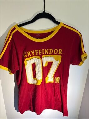Warner Bros. Gryffindor Red & Yellow Short Sleeve Tee